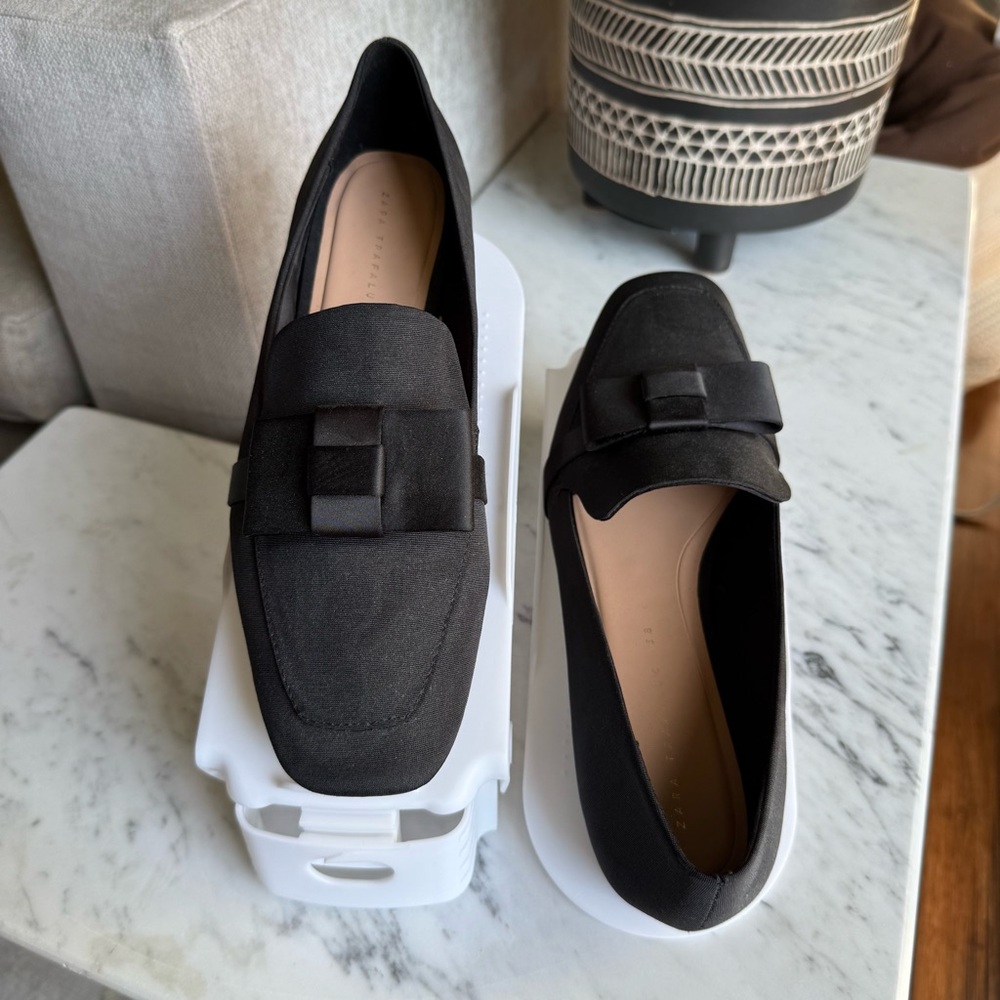 ZARA Black Satin Bow Loafers – New